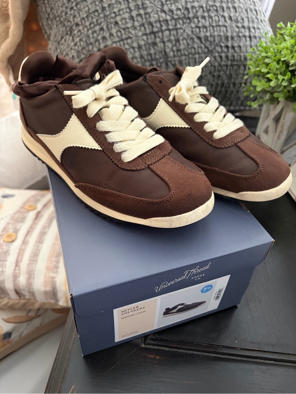 Universal Thread Women’s Brown and Cream Skyler Sneakers. Size 7 1/2. Like new.